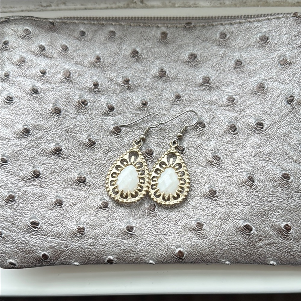 Banana Republic Gold Chain Bracelet and gold Teardrop Earrings w/ white center. - Picture 6 of 8
